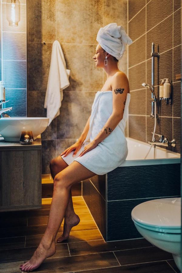 Wine & Wellness Hotel Besedni Dum Valtice Exteriör bild