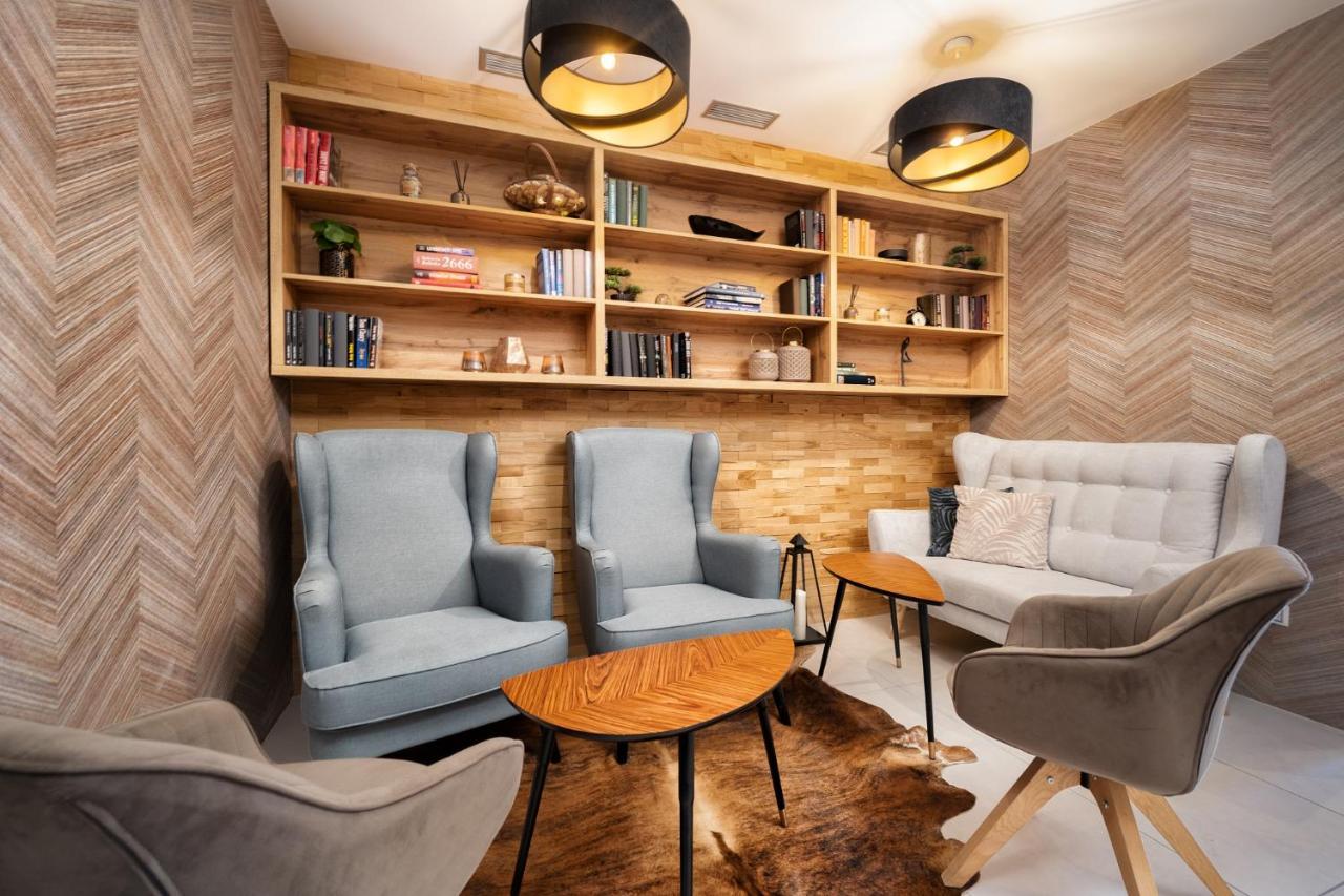Wine & Wellness Hotel Besedni Dum Valtice Exteriör bild