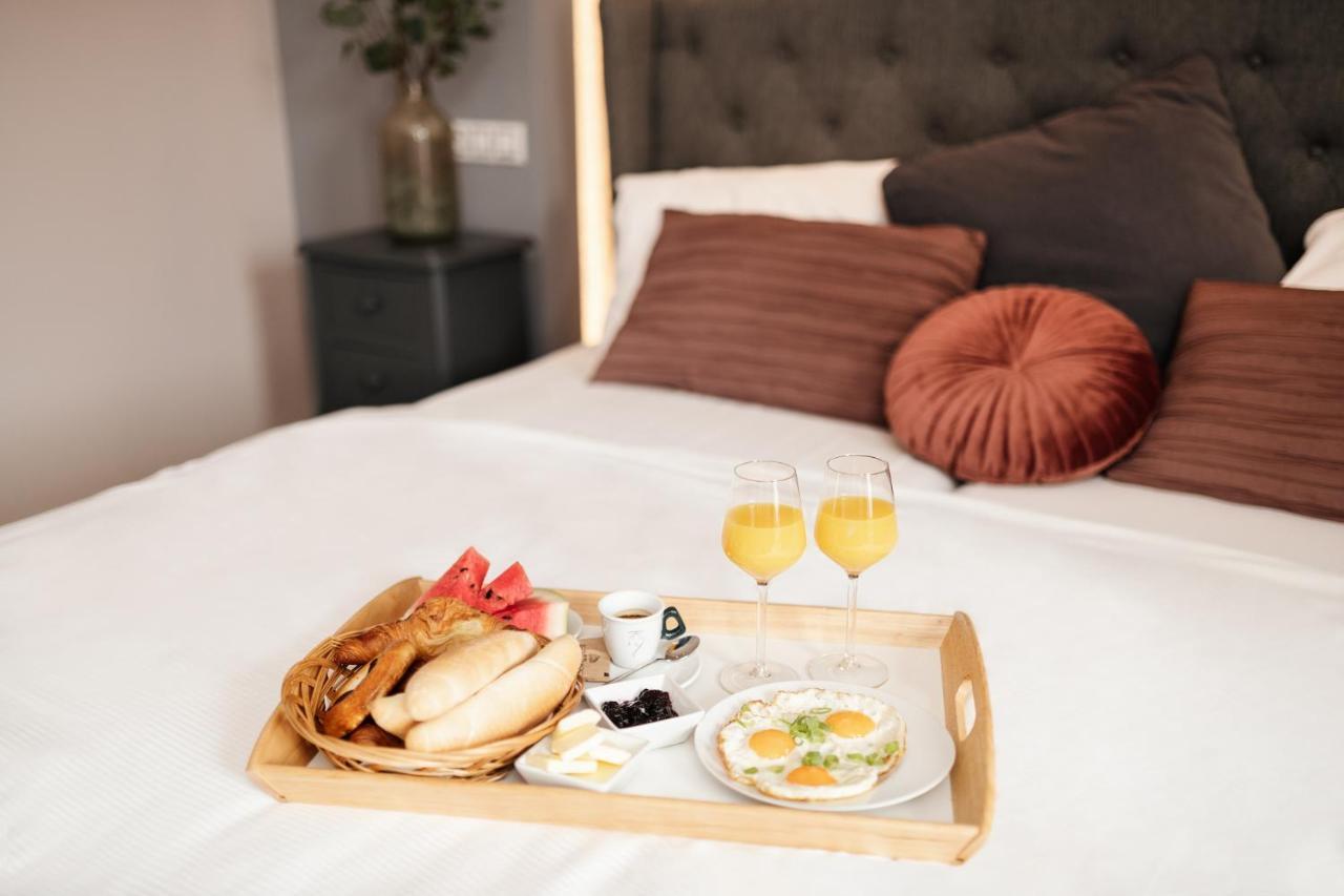 Wine & Wellness Hotel Besedni Dum Valtice Exteriör bild