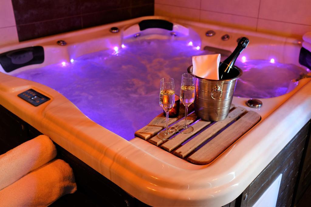 Wine & Wellness Hotel Besedni Dum Valtice Exteriör bild